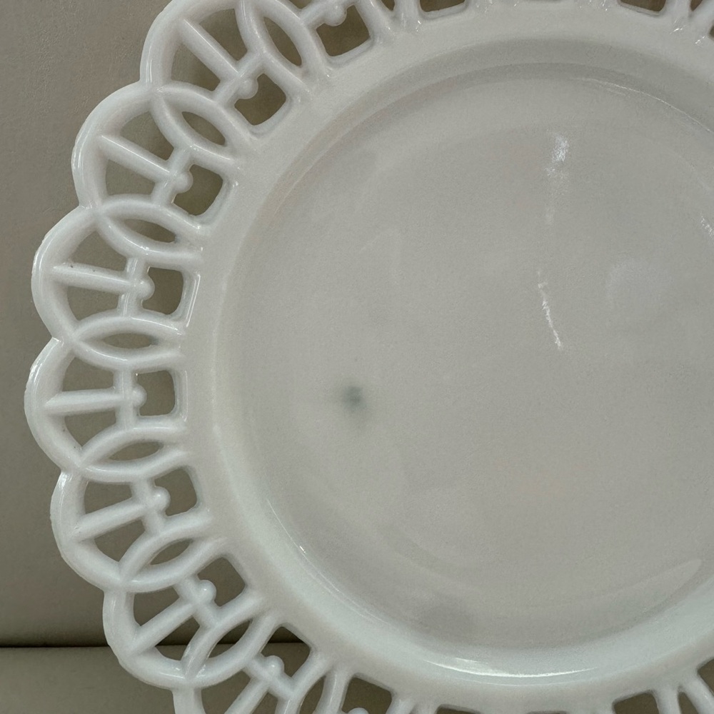Vintage Anchor Hocking Scalloped Lace Milk Glass Salad Plate - Picture 2 of 4
